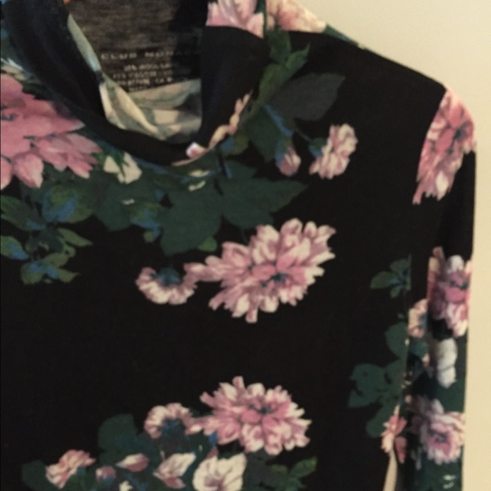 •Club Monaco• Julie Printed Turtleneck